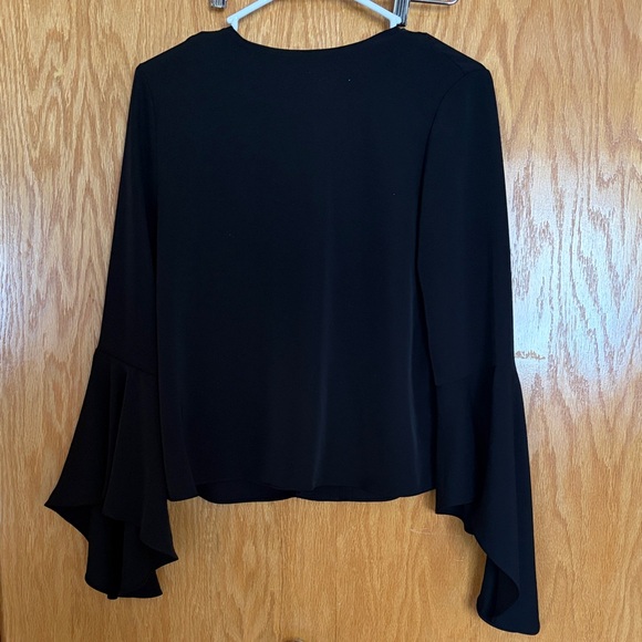 Carmen Marc Valvo Formal Back-Button Ruffle Bell Sleeve Top Women's Size 4 Black - Picture 2 of 4